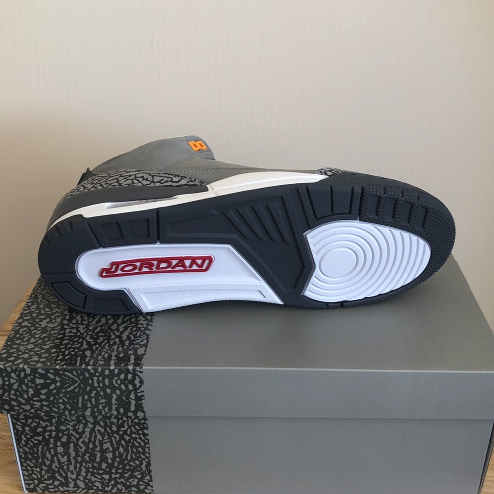 ‼️SOLD‼️NIKE AIR JORDAN 3 RETRO SNEAKERS - Picture 5 of 6